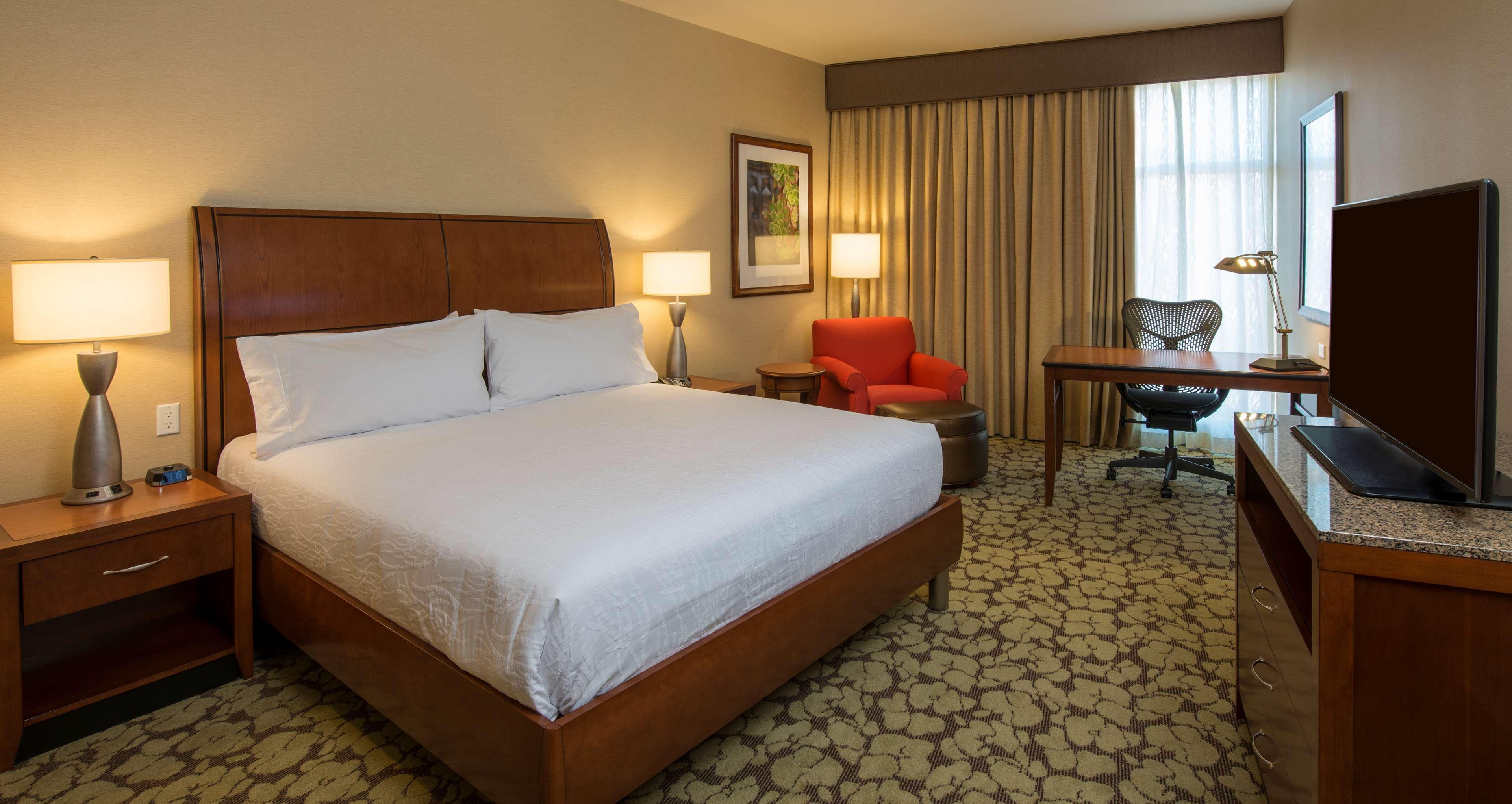 Hilton Garden Inn Alexandria Old Town National Harbor Екстер'єр фото