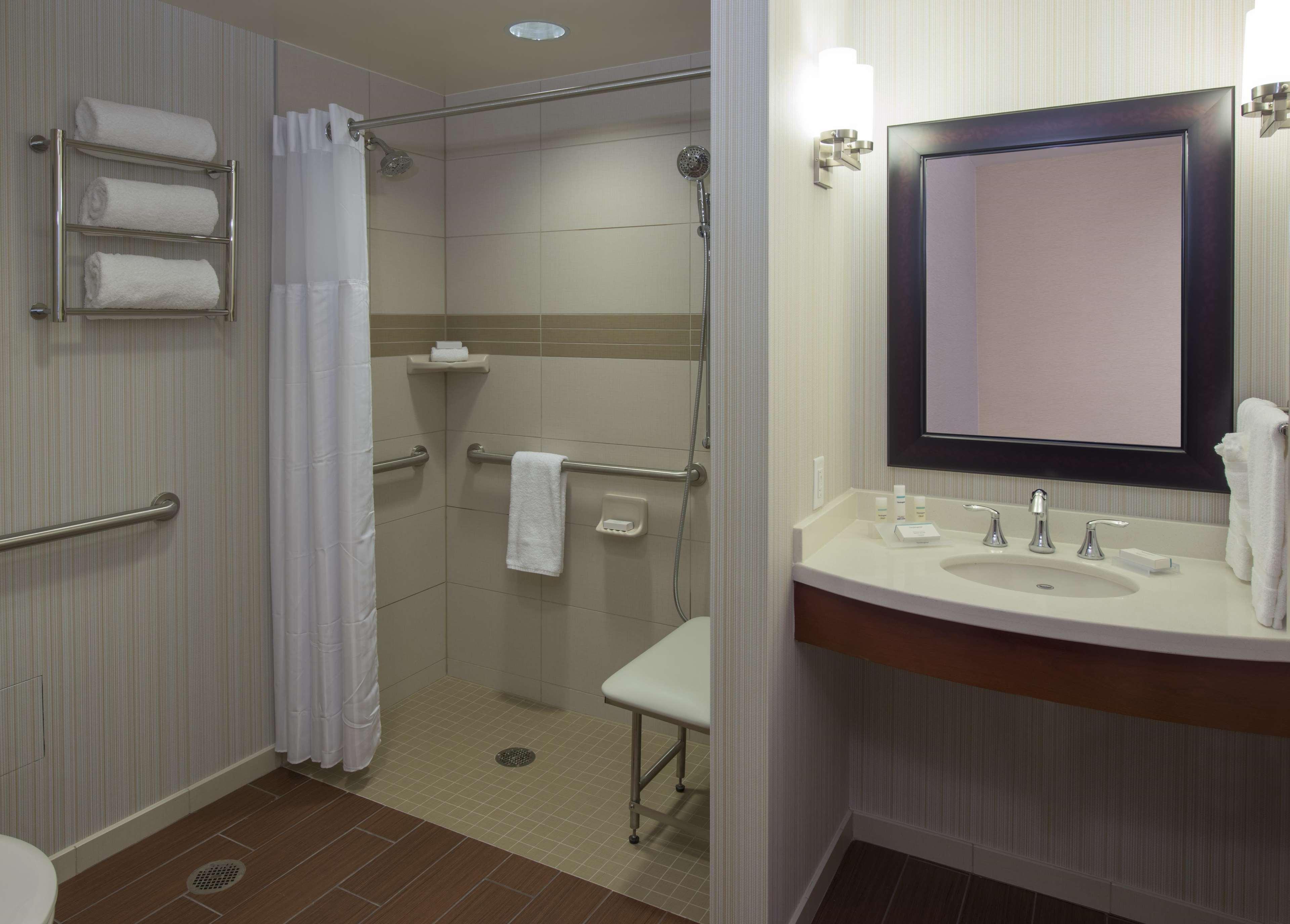 Hilton Garden Inn Alexandria Old Town National Harbor Екстер'єр фото