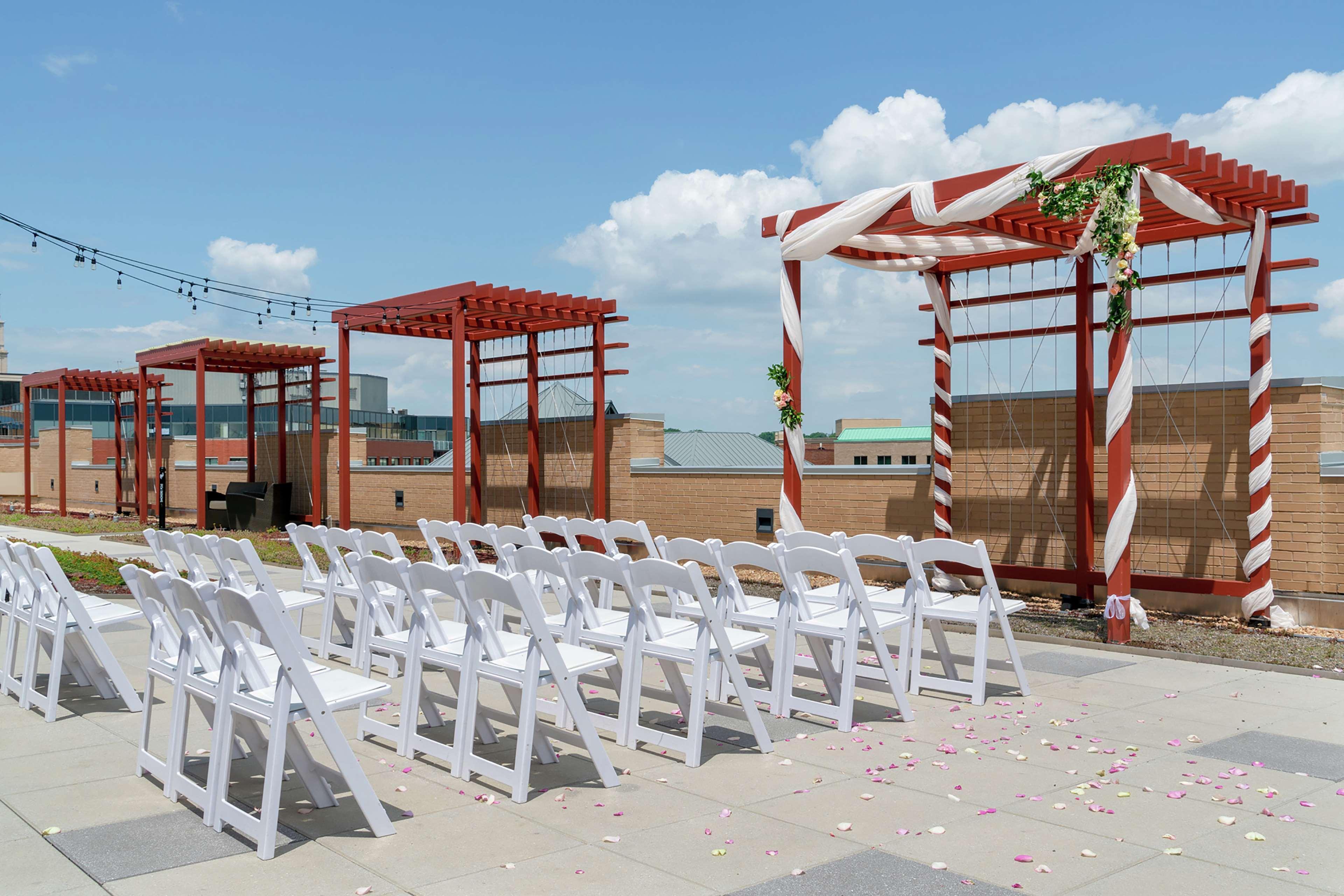 Hilton Garden Inn Alexandria Old Town National Harbor Екстер'єр фото